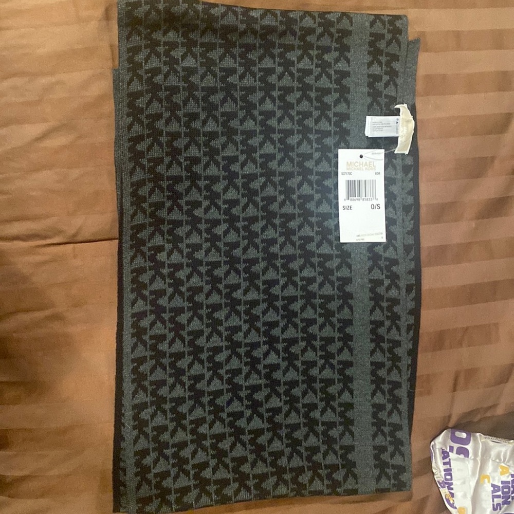 Brand new never worn black and gray michael kors scarf